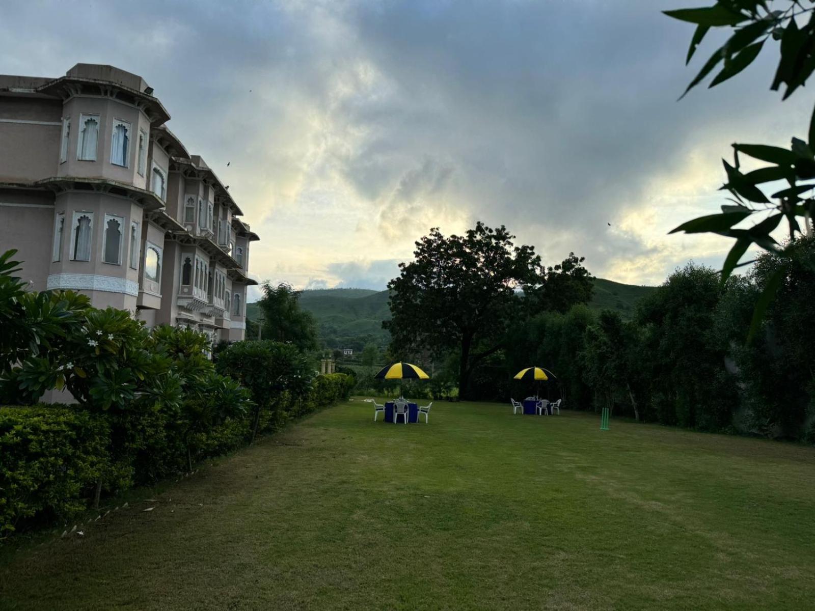 Jag Aravali Resort Udaipur By Naina Staycation - Best For Corporate Events - Family Resort - Swimming Pool - Gardens Udajpur Exteriér fotografie